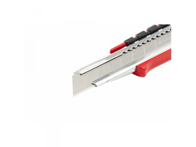 Нож, 18 мм выдвижное лезвие металлическая направляющая эргоном. двухкомпонентная рукоятка//MATRIX