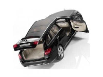 Модель автомобиля Mercedes C-Class Estate, Exclusive, Scale 1:18, Black